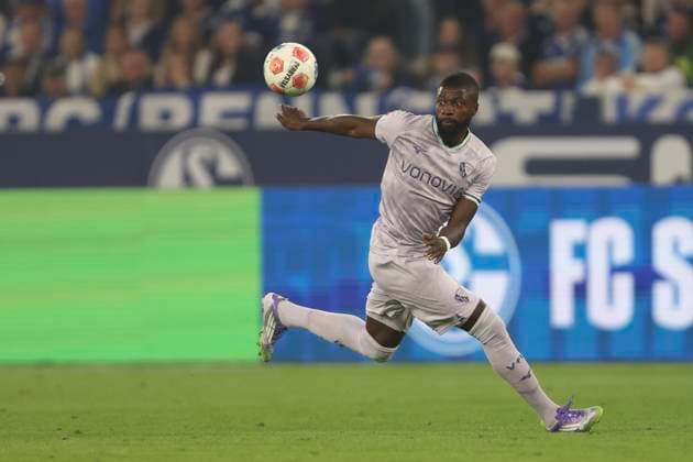 Ibrahim Sissoko (VfL Bochum) in Aktion, am Ball, Einzelaktion waehrend des spiels der 2. Bundesliga zwischen FC Schalke 04 und VfL Bochum, Veltins-Arena am 23. August 2025 in Gelsenkirchen, Deutschland. (Foto von Oliver Kaelke DeFodi Images) +++ Ibrahim Sissoko (VfL Bochum) controls the ball during the 2. Bundesliga match between FC Schalke 04 and VfL Bochum at Veltins-Arena on August 23, 2025 in Gelsenkirchen, Germany. (Photo by Oliver Kaelke DeFodi Images) DFB DFL REGULATIONS PROHIBIT ANY USE OF PHOTOGRAPHS AS IMAGE SEQUENCES AND OR QUASI-VIDEO. (Photo by Oliver Kaelke DeFodi Images)