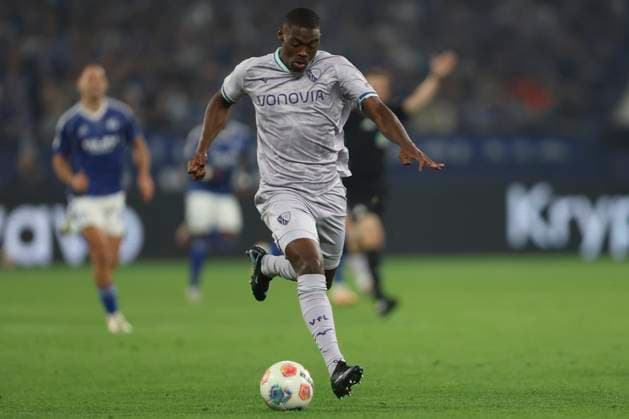 Mathis Clairicia (VfL Bochum) in Aktion, am Ball, Einzelaktion waehrend des spiels der 2. Bundesliga zwischen FC Schalke 04 und VfL Bochum, Veltins-Arena am 23. August 2025 in Gelsenkirchen, Deutschland. (Foto von Oliver Kaelke DeFodi Images) +++ Mathis Clairicia (VfL Bochum) controls the ball during the 2. Bundesliga match between FC Schalke 04 and VfL Bochum at Veltins-Arena on August 23, 2025 in Gelsenkirchen, Germany. (Photo by Oliver Kaelke DeFodi Images) DFB DFL REGULATIONS PROHIBIT ANY USE OF PHOTOGRAPHS AS IMAGE SEQUENCES AND OR QUASI-VIDEO. (Photo by Oliver Kaelke DeFodi Images)