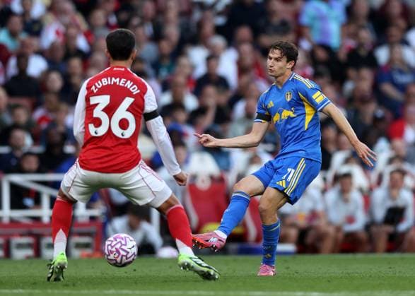 London, England, 23rd August 2025. Brenden Aaronson of Leeds United during the Arsenal vs Leeds United Premier League match at the Emirates Stadium, London. Picture credit should read: David Klein Sportimage EDITORIAL USE ONLY. No use with unauthorised audio, video, data, fixture lists, club league logos or live services. Online in-match use limited to 120 images, no video emulation. No use in betting, games or single club league player publications. SPI_024_DK_Arsenal_Leeds SPI-4090-0024