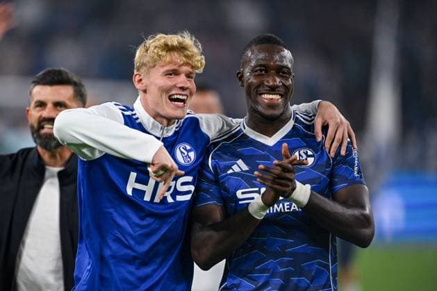 23.08.2025, Fussball, 2. Bundesliga, Saison 2025 2026, 3. Spieltag, FC Schalke 04 - VfL Bochum, Johannes Siebeking (FC Schalke 04), Bryan Lasme (FC Schalke 04) xRHR-FOTO YYx