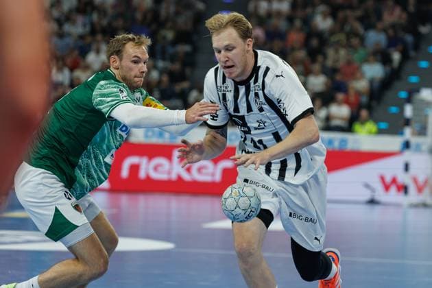 von links: Mathias Gidsel (Füchse Berlin, 19), Eric Johansson (THW Kiel, 21); Zweikampf, Duell, Aktion, action, 23.08.2025, München (Deutschland), Handball Super Cup der Männer 2025