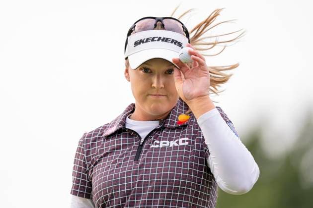 August 23, 2025, Mississauga, On, CANADA: Canada s Brooke Henderson tips her hat following the 18th hole during the third round of the CPKC WomenöÄÃ s Open at the Mississauga Golf and Country Club in Mississauga, Ont., Saturday, Aug. 23, 2025. Brooke Henderson  - ZUMAc35_ 20250823_zaf_c35_088 Copyright: xThomasxSkrljx