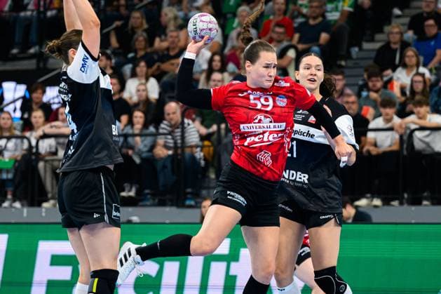 Muenchen: HBF Super Cup 2025 - HSG Blomberg-Lippe - Thueringer HC Csenge Kuczora (Thueringer HC) Muenchen SAP Garden Bayern Deutschland