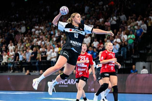 Muenchen: HBF Super Cup 2025 - HSG Blomberg-Lippe - Thueringer HC Maxi Muehlner (Blomberg) Muenchen SAP Garden Bayern Deutschland