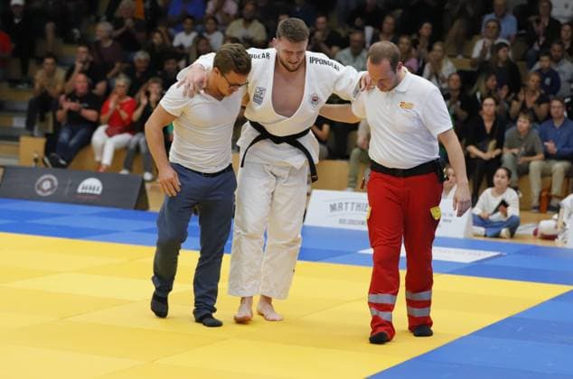 23.08.2025 xhpx Offenbach am Main 1. Judo Bundesliga 1 JC Samurai Offenbach gegen JSV Speyer Nikoloz Zaalishvili (Samurai= gegen Pierre Ederer (Speyer) Ederer verletzt sich