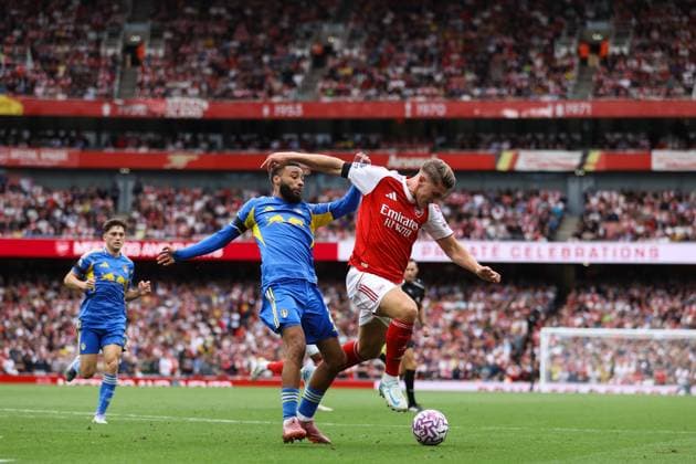 Arsenal v Leeds United 23 August 2025, London - Premier League Football - Arsenal v Leeds United - Jayden Bogle of Leeds United and Viktor Gyokeres of Arsenal - Photo: Jacques Feeney Offside. London UK Copyright: xJacquesxFeeneyx xOffsidexOffside