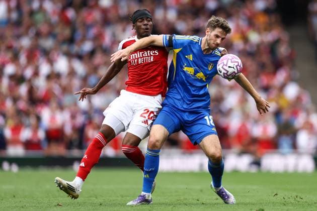 Arsenal v Leeds United 23 August 2025, London - Premier League Football - Arsenal v Leeds United - Anton Stach of Leeds United and Noni Madueke of Arsenal - Photo: Jacques Feeney Offside. London UK Copyright: xJacquesxFeeneyx xOffsidexOffside