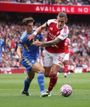 Daniel James (LU) Riccardo Calafiori (A) at the Arsenal v Leeds United EPL match, at the Emirates Stadium, London, UK on 23rd August, 2025. 