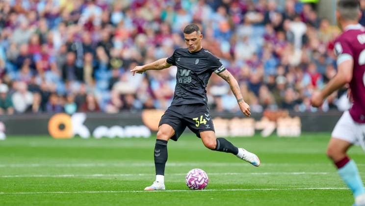 Burnley v Sunderland Premier League 23 08 2025. Sunderland midfielder Granit Xhaka (34) during the Premier League match between Burnley and Sunderland at Turf Moor, Burnley, England on 23 August 2025. Editorial use only DataCo restrictions apply See www.football-dataco.com , Copyright: xSimonxDaviesx PSI-22652-0215
