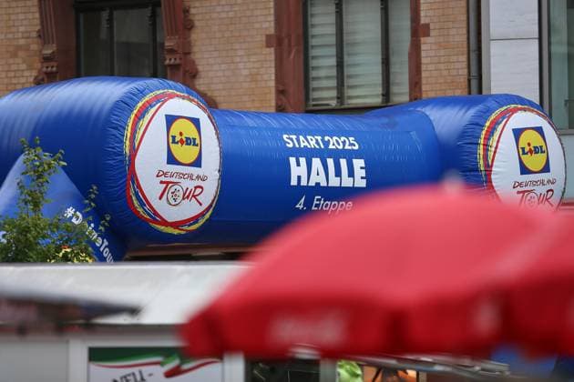 Halle (Saale), Sachsen-Anhalt, Deutschland, 24.08.2025: Marktplatz: Lidl Deutschland Tour 2025 - 4. Etappe: Halle (Saale) - Magdeburg: Startbereich am Marktplatz in Halle Copyright: xdtsxNachrichtenagenturx dts_78641