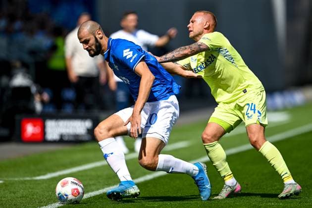 Aleksandar Vukotic (SV Darmstadt 1898, 20) im Zweikampf mit Jon Dagur Thorsteinsson (Hertha BSC, 24), GER, SV Darmstadt 98 vs. Hertha BSC, Fussball, 2. Bundesliga, 3. Spieltag, Saison 2025 2026, 24.08.2025 DFL regulations prohibit any use of photographs as image sequences and or quasi-video GER, SV Darmstadt 98 vs. Hertha BSC, Fussball, 2. Bundesliga, 3. Spieltag, Saison 2025 2026, 24.08.2025 Darmstadt