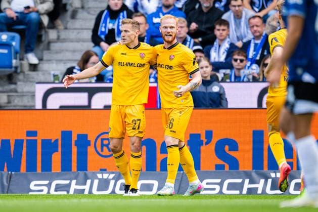 24.08.2025 - Fußball, 2025 2026, 2. Bundesliga, 3. Spieltag, DSC Arminia Bielefeld - SG Dynamo Dresden: (L-R) Niklas Hauptmann (Dresden) jubelt nach seinem Tor zum 0:1 mit Nils Fröling (Dresden) DFL REGULATIONS PROHIBIT ANY USE OF PHOTOGRAPHS AS IMAGE SEQUENCES AND OR QUASI-VIDEO.