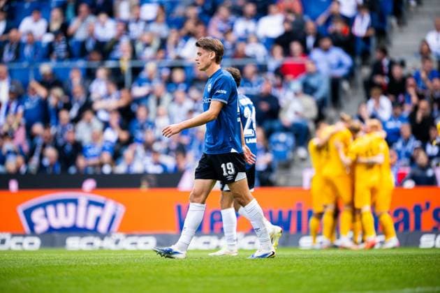 24.08.2025 - Fußball, 2025 2026, 2. Bundesliga, 3. Spieltag, DSC Arminia Bielefeld - SG Dynamo Dresden: Maximilian Großer (Bielefeld) nach dem Tor zum 0:1 von Niklas Hauptmann (Dresden) DFL REGULATIONS PROHIBIT ANY USE OF PHOTOGRAPHS AS IMAGE SEQUENCES AND OR QUASI-VIDEO.