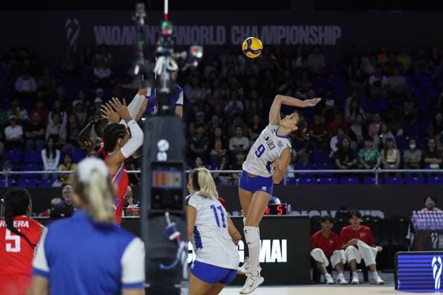 (250824) -- CHIANG MAI, Aug. 24, 2025 -- Aristea Tontai (1st R) of Greece competes during the Preliminary Phase Pool C match between Puerto Rico and Greece at the Volleyball Women s World Championship, WM, Weltmeisterschaft in Chiang Mai, Thailand, Aug. 24, 2025. ) (SP)THAILAND-CHIANG MAI-VOLLEYBALL-WOMEN S WORLD CHAMPIONSHIP-PUERTO RICO VS GREECE SunxWeitong 