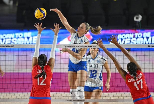 (250824) -- CHIANG MAI, Aug. 24, 2025 -- Kyriaki Terzoglou (top) of Greece smashes the ball during the Preliminary Phase Pool C match between Puerto Rico and Greece at the Volleyball Women s World Championship, WM, Weltmeisterschaft in Chiang Mai, Thailand, Aug. 24, 2025. ) (SP)THAILAND-CHIANG MAI-VOLLEYBALL-WOMEN S WORLD CHAMPIONSHIP-PUERTO RICO VS GREECE HouxZhaokang 