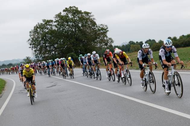 The pack compete in the second stage of 80th Vuelta a Espana cycling tour in Alba, Italy, 24 August 2025. The stage covers 157 km between Alba and Limone Piemonte. Second stage of Vuelta a Espana tour !ACHTUNG: NUR REDAKTIONELLE NUTZUNG!  Copyright: xJavierxLizonx GRAF2143 20250824-55017727106_1