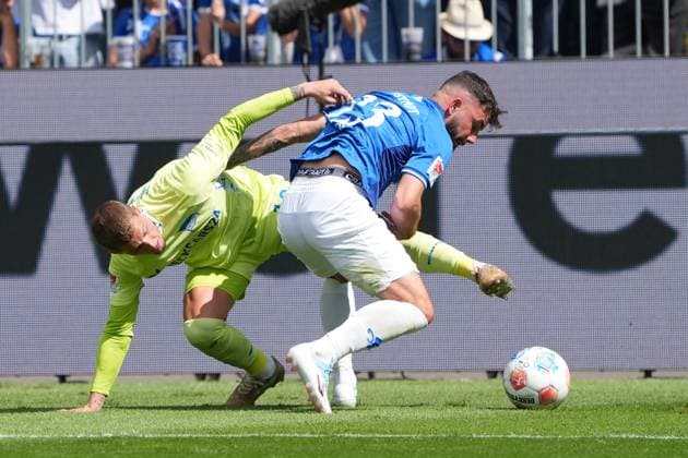 Marco Richter (SV Darmstadt 98, 23) erobert den Ball - 24.08.2025 2. Bundesliga, Saison 25 26: SV Darmstadt 98 vs. Hertha BSC Berlin, Stadion am Boellenfalltor, 3. Spieltag, emonline, emspor,