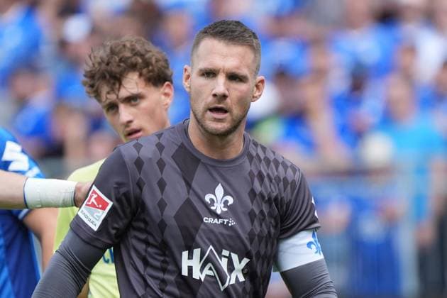 Torwart Marcel Schuhen (SV Darmstadt 98, 01) - 24.08.2025 2. Bundesliga, Saison 25 26: SV Darmstadt 98 vs. Hertha BSC Berlin, Stadion am Boellenfalltor, 3. Spieltag, emonline, emspor,