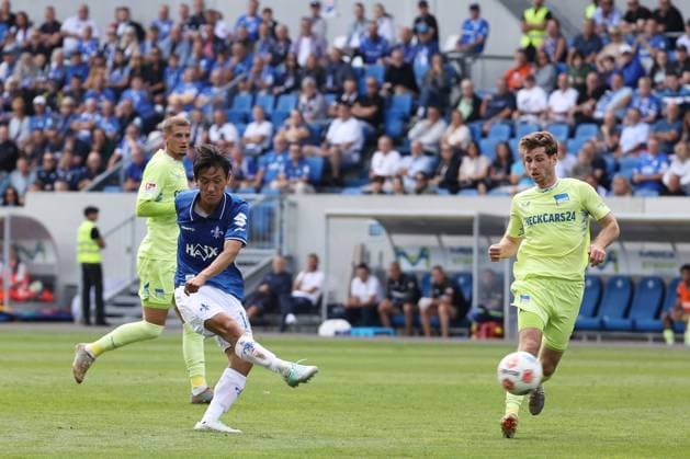 24.08.2025, xtvx, Fussball 2.Bundesliga, SV Darmstadt 98 - Hertha BSC Berlin v.l. Torschuss, has a shot on goal Hiroki Akiyama (SV Darmstadt 98) (DFL DFB REGULATIONS PROHIBIT ANY USE OF PHOTOGRAPHS as IMAGE SEQUENCES and or QUASI-VIDEO) Darmstadt