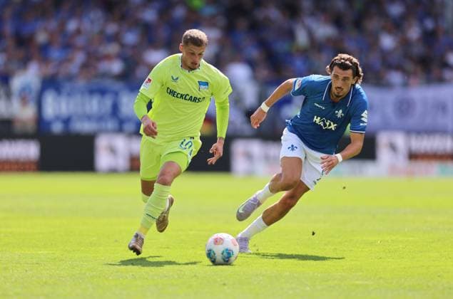 24.08.2025, xdcx, Fussball 2. Bundesliga, SV Darmstadt 98 - Hertha BSC Berlin, emonline, emspor, despor, v.l., Michael Cuisance (Hertha BSC Berlin), Fraser Hornby (SV Darmstadt 98) DFL DFB REGULATIONS PROHIBIT ANY USE OF PHOTOGRAPHS AS IMAGE SEQUENCES AND OR QUASI-VIDEO.