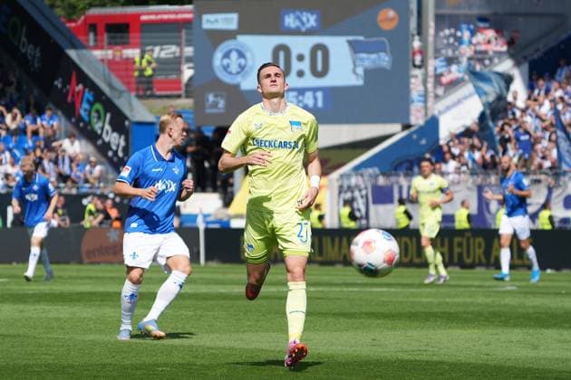 Niklas Kolbe (Hertha BSC Berlin, 27) - 24.08.2025 2. Bundesliga, Saison 25 26: SV Darmstadt 98 vs. Hertha BSC Berlin, Stadion am Boellenfalltor, 3. Spieltag, emonline, emspor,