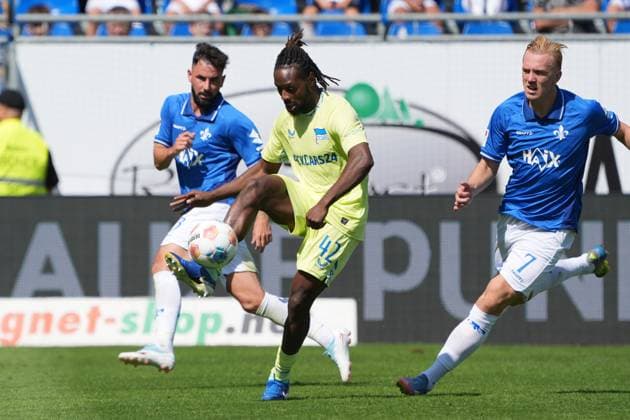 Deyovaisio Zeefuik (Hertha BSC Berlin, 42) - 24.08.2025 2. Bundesliga, Saison 25 26: SV Darmstadt 98 vs. Hertha BSC Berlin, Stadion am Boellenfalltor, 3. Spieltag, emonline, emspor,