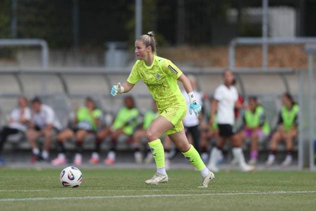 24.08.2025, xjcx, Frauen, Fussball, Saison 2025 2026, 2. Frauen-Bundesliga, 1. Spieltag: Eintracht Frankfurt II - Borussia Moenchengladbach Jil Frehse ( 1, Borussia Mönchengladbach) im Ballbesitz Frankfurt am Main Stadion am Brentanobad Hessen Deutschland