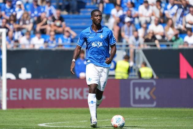 Patric Pfeiffer (SV Darmstadt 98, 06) - 24.08.2025 2. Bundesliga, Saison 25 26: SV Darmstadt 98 vs. Hertha BSC Berlin, Stadion am Boellenfalltor, 3. Spieltag, emonline, emspor,