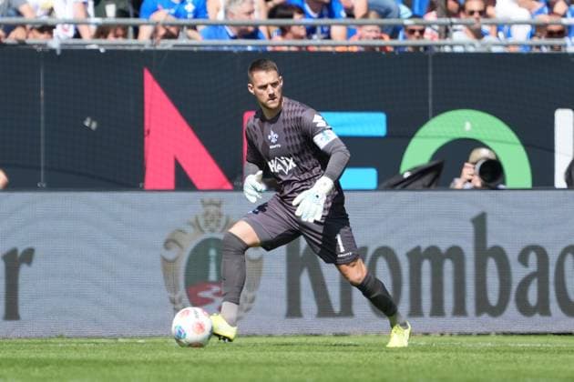 Torwart Marcel Schuhen (SV Darmstadt 98, 01) - 24.08.2025 2. Bundesliga, Saison 25 26: SV Darmstadt 98 vs. Hertha BSC Berlin, Stadion am Boellenfalltor, 3. Spieltag, emonline, emspor,