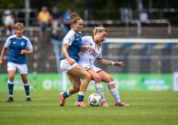 Fussball, Frauen, Saison 2025 2026, 2. Bundesliga (1. Spieltag), 1. FFC Turbine Potsdam - FC Ingolstadt 04, v.l. Alina Gnädig (Turbine Potsdam), Jenny Beyer (Ingolstadt), 24.08.2025, Copyright: xSebastianxRäppold MatthiasxKochx