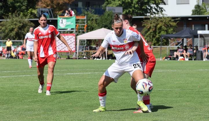 Stuttgart , Fußball 2. Bundesliga , VfB Stuttgart Frauen vs. FC Bayern München Frauen II , Nicole Billa ( VfB )