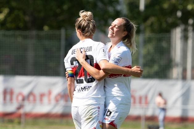 Jubel von Jana Beuschlein (VFB Stuttgart Frauen, 20) und Janina Hechler (VFB Stuttgart Frauen, 16), GER, VfB Stuttgart Frauen vs. FC Bayern Muenchen Frauen II, Fussball, 2. Frauen-Bundesliga, 1. Spieltag, Spielzeit 2025 2026, 24.08.2025, GER, VfB Stuttgart Frauen vs. FC Bayern Muenchen Frauen II, Fussball, 2. Frauen-Bundesliga, 1. Spieltag, Spielzeit 2025 2026, 24.08.2025, Stuttgart Copyright: xEibner-Pressefoto EdwardxCheungx EP_ECG