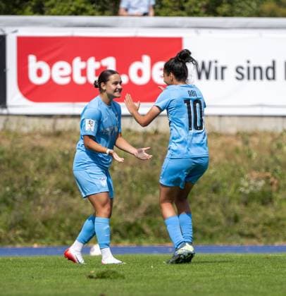 Fußball, Frauen, Saison 2024 2025, 2. Frauen-Bundesliga (1. Spieltag), FC Viktoria 1889 Berlin - SG Andernach, v. l. Leyila Aydin (FC Viktoria 1889 Berlin), Sarah Abu Sabbah (FC Viktoria 1889 Berlin), Jubel nach Tor zum 2:1, 24.08.2025, Copyright: xMatthiasxKochx