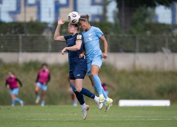 Fußball, Frauen, Saison 2024 2025, 2. Frauen-Bundesliga (1. Spieltag), FC Viktoria 1889 Berlin - SG Andernach, v. l. Vanessa Zilligen (SGA), Aylin Yaren (FC Viktoria 1889 Berlin), 24.08.2025, Copyright: xMatthiasxKochx