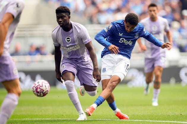 Everton v Brighton & Hove Albion - Premier League Iliman Ndiaye of Everton and Carlos Baleba of Brighton and Hove Albion challenge during the Premier League match between Everton and Brighton & Hove Albion at Hill Dickinson Stadium on August 24, 2025 in Liverpool, England. Liverpool Hill Dickinson Stadium England United Kingdom Copyright: xEdxSykes Sportsphoto APLx 14133546