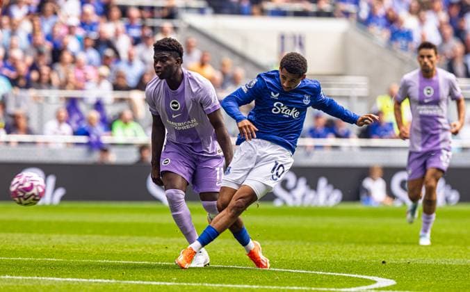 Football - FA Premier League - Everton FC v Brighton & Hove Albion FC LIVERPOOL, ENGLAND - Sunday, August 24, 2025: Everton s Iliman Ndiaye shoots during the FA Premier League match between Everton FC and Brighton & Hove Albion FC at Bramley-Moore Dock. (Photo by David Rawcliffe Propaganda) LIVERPOOL Bramley-Moore Dock MERSEYSIDE ENGLAND  Copyright: xDavidxRawcliffex P2025-08-24-Everton_Brighton-59
