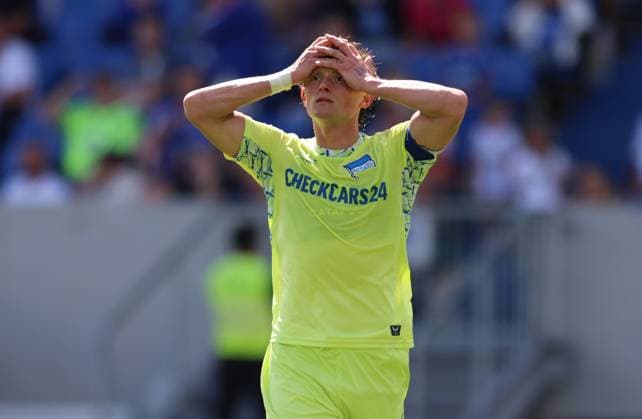 24.08.2025, xdcx, Fussball 2. Bundesliga, SV Darmstadt 98 - Hertha BSC Berlin, emonline, emspor, despor, v.l., Fabian Reese (Hertha BSC Berlin) enttaeuscht, enttaeuscht schauend, dissapointed, traurig, frustiert, frust, gefrustet DFL DFB REGULATIONS PROHIBIT ANY USE OF PHOTOGRAPHS AS IMAGE SEQUENCES AND OR QUASI-VIDEO.
