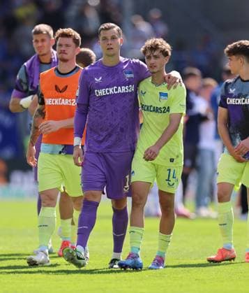 24.08.2025, xdcx, Fussball 2. Bundesliga, SV Darmstadt 98 - Hertha BSC Berlin, emonline, emspor, despor, v.l., Torwart Tjark Ernst (Hertha BSC Berlin), Maurice Krattenmacher (Hertha BSC Berlin) enttaeuscht, enttaeuscht schauend, dissapointed, traurig, frustiert, frust, gefrustet DFL DFB REGULATIONS PROHIBIT ANY USE OF PHOTOGRAPHS AS IMAGE SEQUENCES AND OR QUASI-VIDEO.