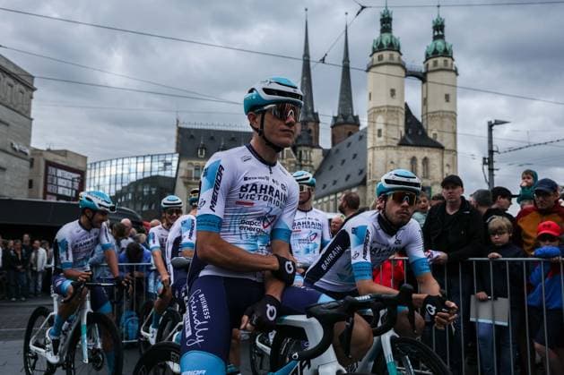 Radsport UCI ProSeries Men Elite LIDL Deutschland Tour 2025 Etappe 4 Halle - Magdeburg am 24.08.2025 Nikias Arndt ( BAHRAIN VICTORIOUS ), links - Phil Bauhaus ( BAHRAIN VICTORIOUS ), rechts