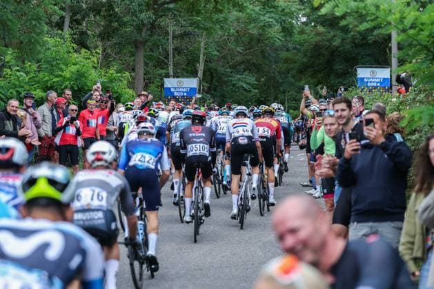 Radsport UCI ProSeries Men Elite LIDL Deutschland Tour 2025 Etappe 4 Halle - Magdeburg am 24.08.2025 Viele Zuschauer am Anstieg Johannashall
