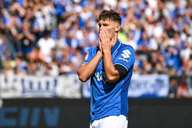 Bartosz Bialek (SV Darmstadt 1898, 27) ist über eine vergebene Torchance enttaeuscht, GER, SV Darmstadt 98 vs. Hertha BSC, Fussball, 2. Bundesliga, 3. Spieltag, Saison 2025 2026, 24.08.2025 DFL regulations prohibit any use of photographs as image sequences and or quasi-video GER, SV Darmstadt 98 vs. Hertha BSC, Fussball, 2. Bundesliga, 3. Spieltag, Saison 2025 2026, 24.08.2025 Darmstadt