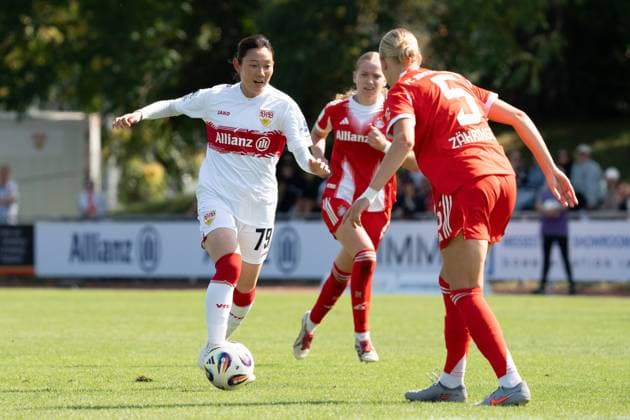 Haruka Osawa (VFB Stuttgart Frauen, 79) im Duell mit Luzie Zähringer (FC Bayern Muenchen 2 Frauen, 05), GER, VfB Stuttgart Frauen vs. FC Bayern Muenchen Frauen II, Fussball, 2. Frauen-Bundesliga, 1. Spieltag, Spielzeit 2025 2026, 24.08.2025, GER, VfB Stuttgart Frauen vs. FC Bayern Muenchen Frauen II, Fussball, 2. Frauen-Bundesliga, 1. Spieltag, Spielzeit 2025 2026, 24.08.2025, Stuttgart Copyright: xEibner-Pressefoto EdwardxCheungx EP_ECG