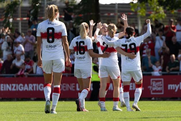 Jubel des VfB Stuttgart mit Maximiliane Rall (VFB Stuttgart Frauen, 08), Janina Hechler (VFB Stuttgart Frauen, 16), Linette Hofmann (VFB Stuttgart Frauen, 02), Haruka Osawa (VFB Stuttgart Frauen, 79), GER, VfB Stuttgart Frauen vs. FC Bayern Muenchen Frauen II, Fussball, 2. Frauen-Bundesliga, 1. Spieltag, Spielzeit 2025 2026, 24.08.2025, GER, VfB Stuttgart Frauen vs. FC Bayern Muenchen Frauen II, Fussball, 2. Frauen-Bundesliga, 1. Spieltag, Spielzeit 2025 2026, 24.08.2025, Stuttgart Copyright: xEibner-Pressefoto EdwardxCheungx EP_ECG