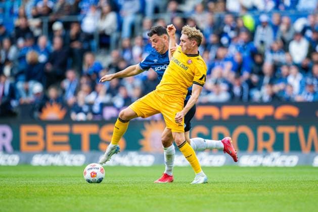 24.08.2025 - Fußball, 2025 2026, 2. Bundesliga, 3. Spieltag, DSC Arminia Bielefeld - SG Dynamo Dresden: (L-R) Stefano Russo (Bielefeld), Luca Herrmann (Dresden) DFL REGULATIONS PROHIBIT ANY USE OF PHOTOGRAPHS AS IMAGE SEQUENCES AND OR QUASI-VIDEO.