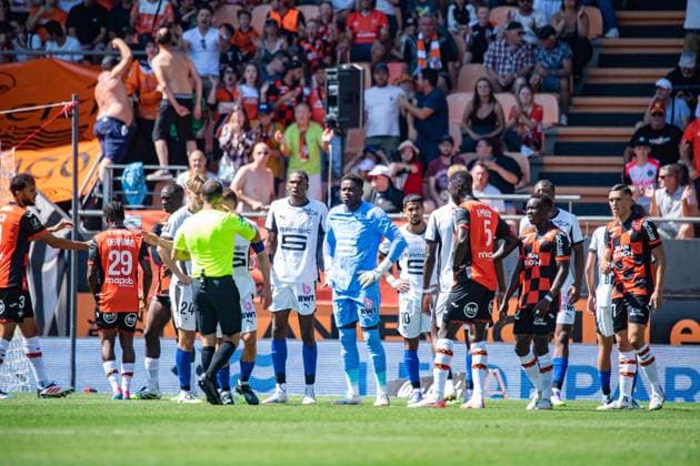 FOOTBALL : FC Lorient vs Stade Rennais - Ligue 1 - JournÃ e 2 - 24 08 2025 Exclusion de Christopher Wooh (Stade Rennais) LorientFrance  Copyright: xBaptistexAutissierx