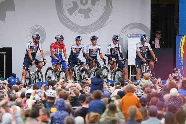 Halle (Saale), Sachsen-Anhalt, Deutschland, 24.08.2025: Marktplatz: Lidl Deutschland Tour 2025 - 4. Etappe: Halle (Saale) - Magdeburg: Team von Red-Bull-Bora-Hansgrohe mit Florian Lipowitz Copyright: xdtsxNachrichtenagenturx dts_78690