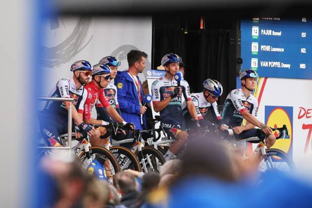Halle (Saale), Sachsen-Anhalt, Deutschland, 24.08.2025: Marktplatz: Lidl Deutschland Tour 2025 - 4. Etappe: Halle (Saale) - Magdeburg: Team von Red-Bull-Bora-Hansgrohe, Florian Lipowitz gibt ein Interview Copyright: xdtsxNachrichtenagenturx dts_78691