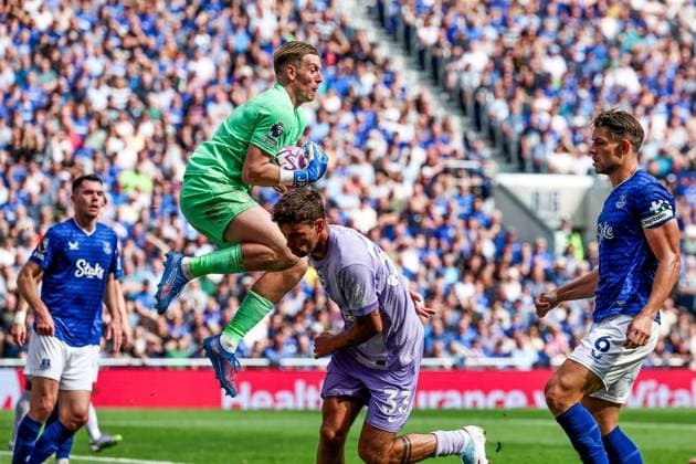 Premier League Everton v Brighton and Hove Albion Jordan Pickford of Everton makes a save during the Premier League match Everton vs Brighton and Hove Albion at Hill Dickinson Stadium, Liverpool, United Kingdom, 24th August 2025 (Photo by Mark Cosgrove News Images) Liverpool Hill Dickinson Stadium Merseyside United Kingdom Copyright: xMarkxCosgrove NewsxImagesx