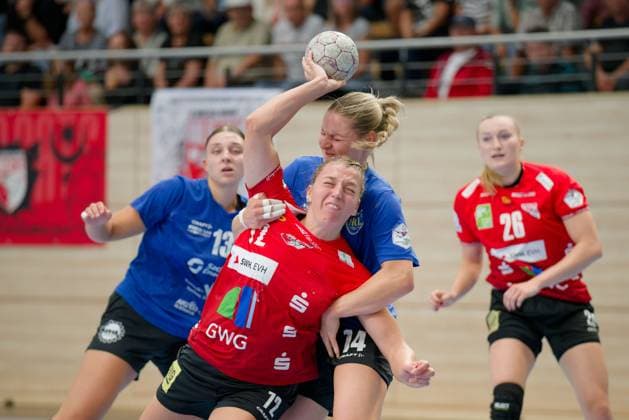 Ilona Kieffer (Halle, 72), Hanna Ferber-Rahnhoefer (Leipzig, 14), SV Union Halle-Neustadt - HC Leipzig, Handball Frauen, DHB-Pokal, 1.Runde, Saison 2025 26, 24.08.2025 Halle SWH Arena Sachsen-Anhalt Deutschland