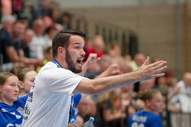 Erik Toepfer (Leipzig, Trainer), SV Union Halle-Neustadt - HC Leipzig, Handball Frauen, DHB-Pokal, 1.Runde, Saison 2025 26, 24.08.2025 Halle SWH Arena Sachsen-Anhalt Deutschland